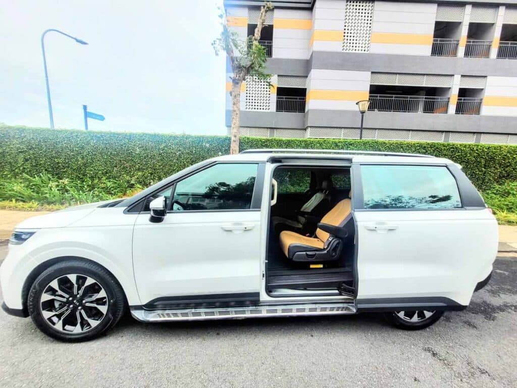 Cho-thue-xe-Kia-Carnival-tai-Tp-Ho-Chi-Minh-3