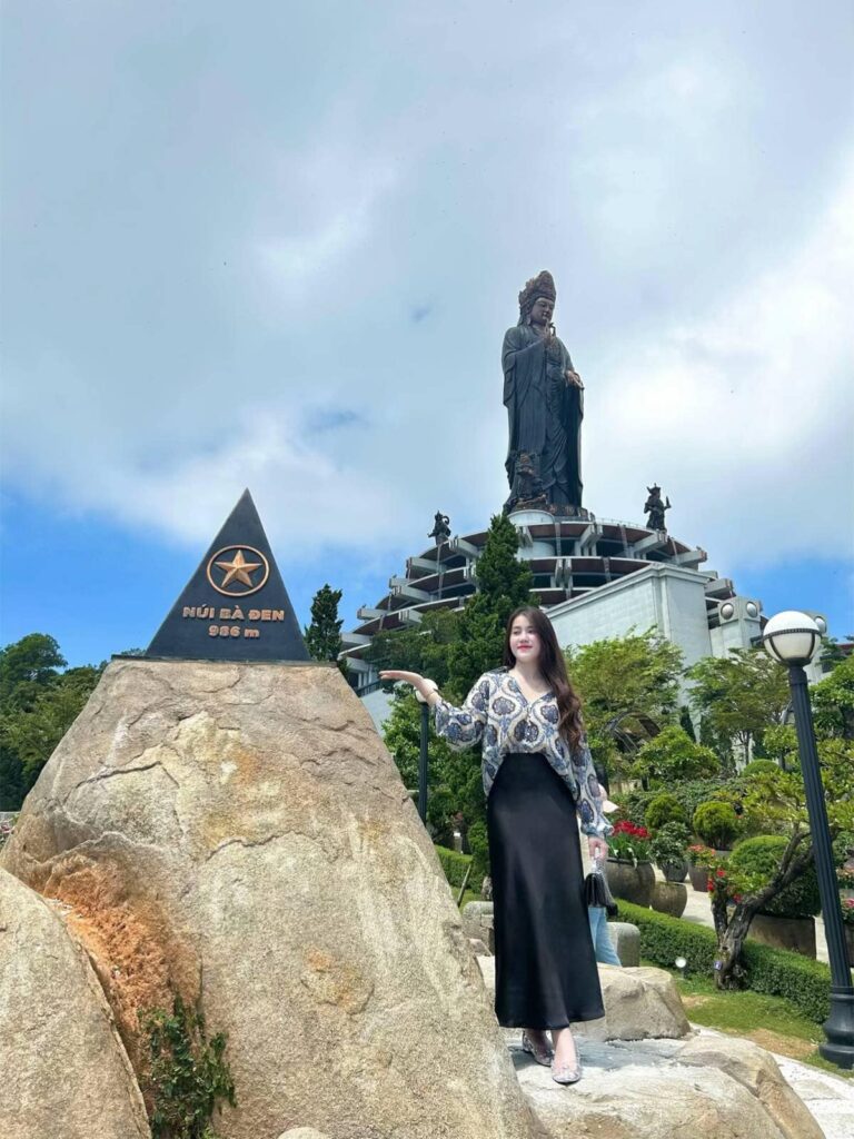 thuê xe đi núi bà đen